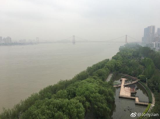 冷空气来袭全国“退烧” 西北等将遭遇沙尘天气